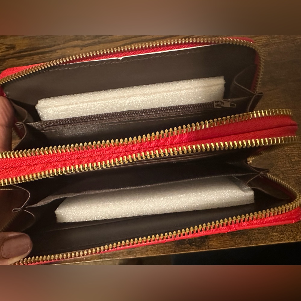 Handbag - Picture 2 of 3